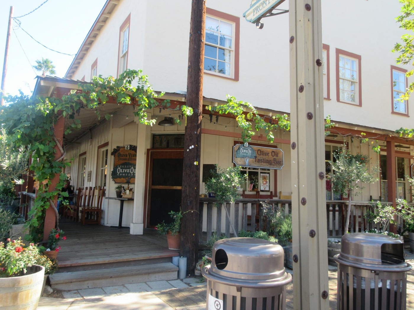 Temecula Olive Oil Company’s Old Town storefront, photographed in 2015
