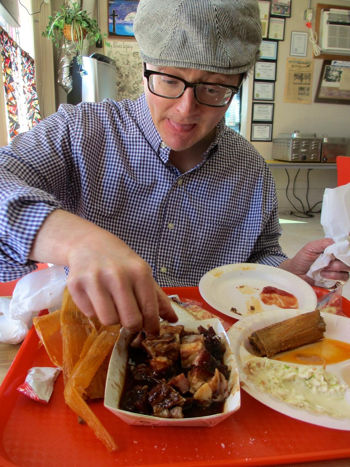 A diner with rib tips and tamales at Hicks’ in Clarksdale
