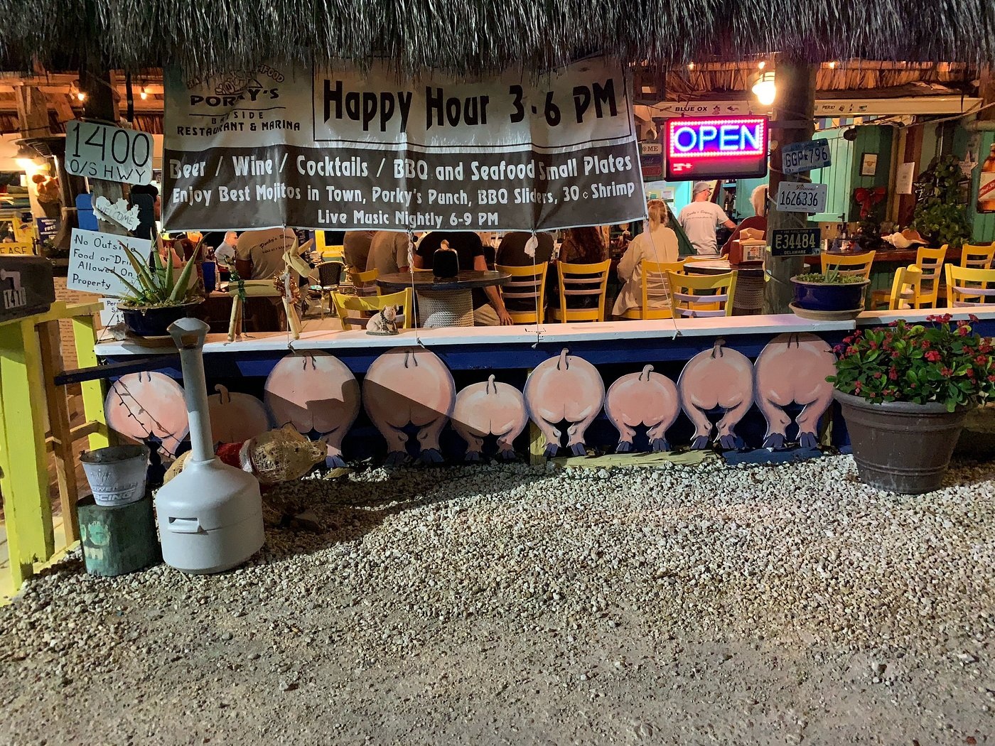 Front entrance of Porky’s Bayside in Marathon