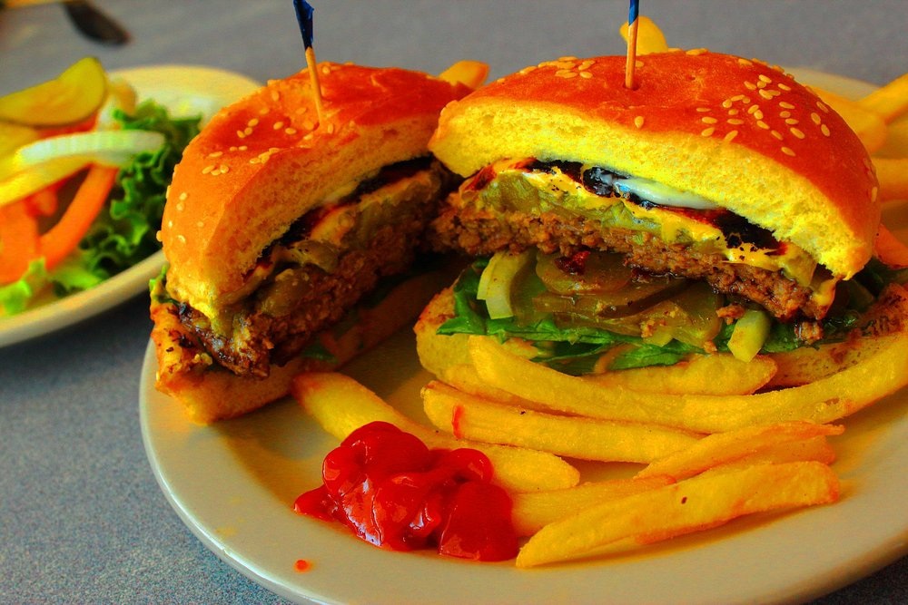 Green chile cheeseburger at Albuquerque’s 66 Diner