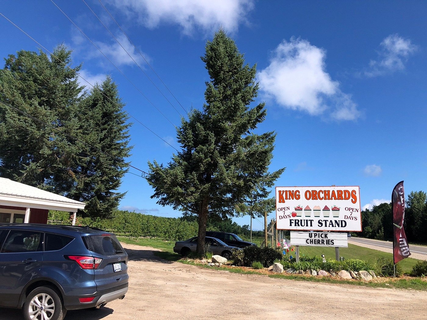 King Orchards fruit stand on US-31