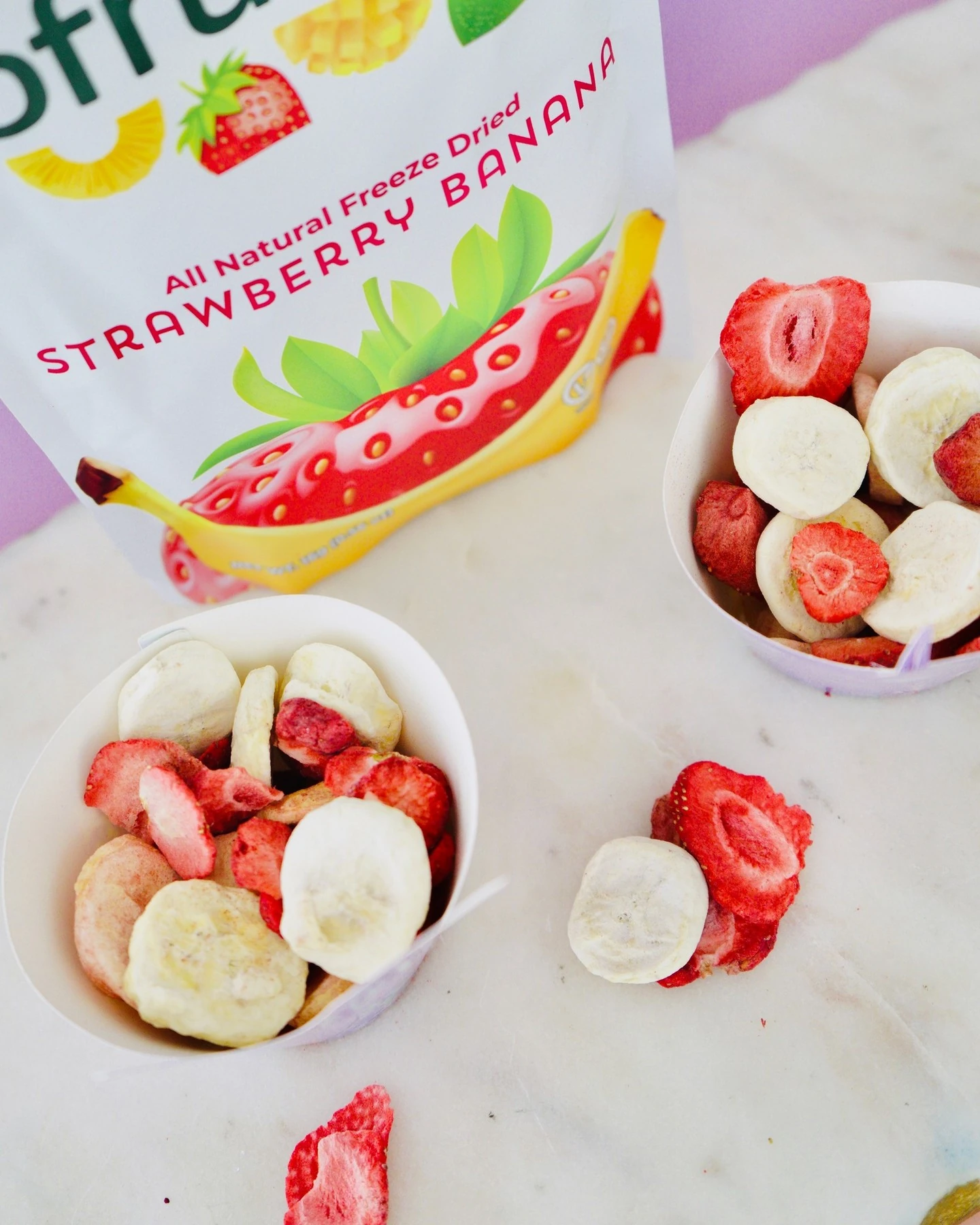 Freeze-dried strawberry and banana slices
